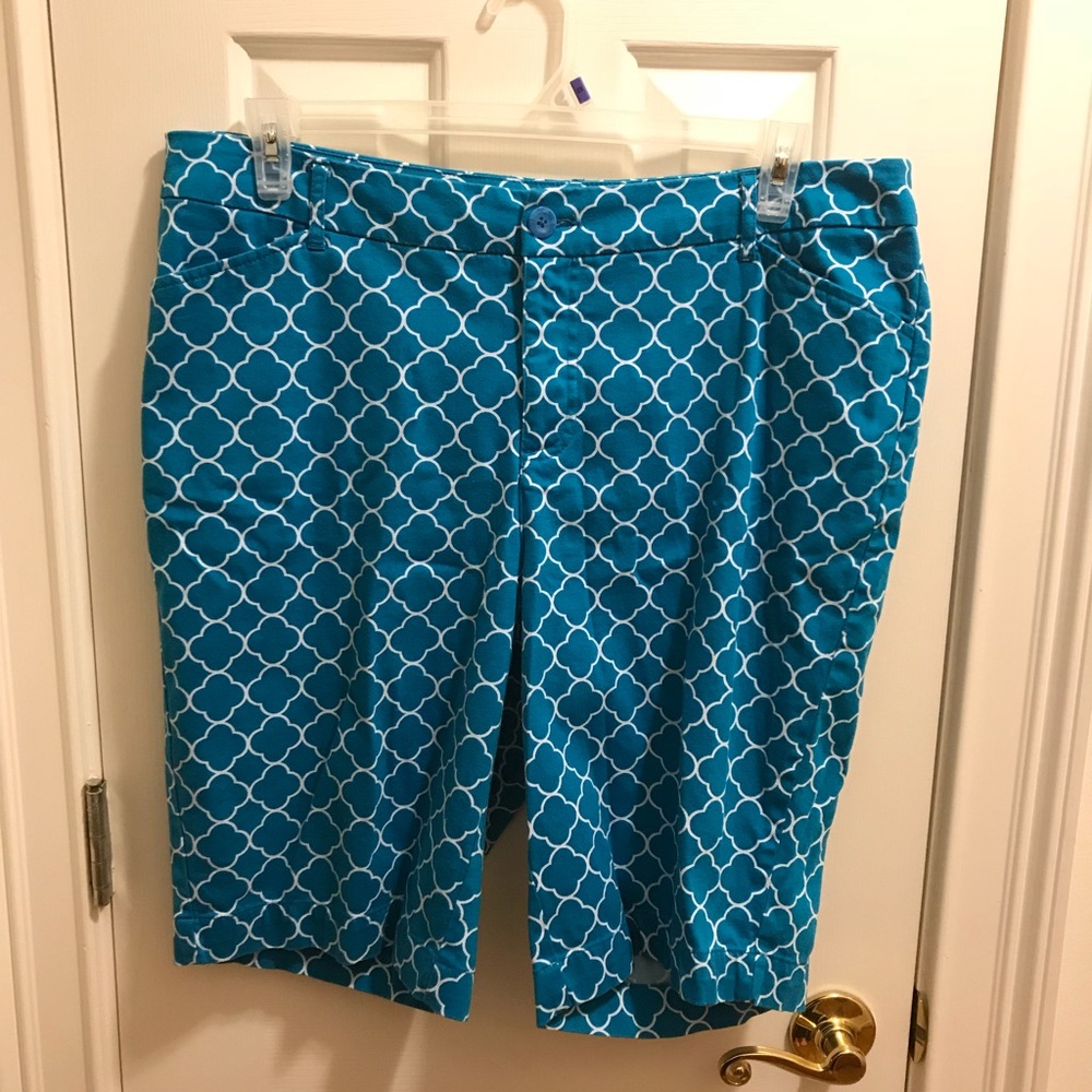 St. John’s Bay 18W knee length shorts